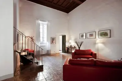 Image de Un grand appartement familial aéré, à une minute de la Piazza Navona.
