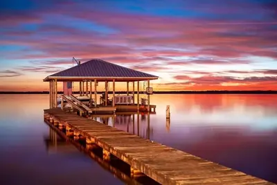 Image de Profitez des couchers de soleil au bord du lac, en juin, sur le lac de loisirs de premier choix du comté de Highlands