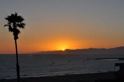Image de Vues spectaculaires sur la plage Maison de 3 chambres à coucher sur le sable! Près de Marina Del Re