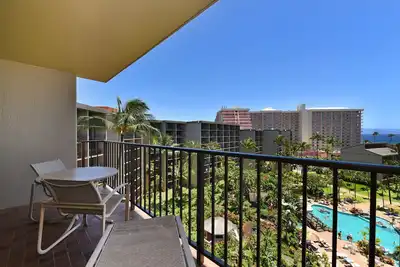 Image de Offre spéciale de juillet: 165 $ Belle piscine spacieuse avec vue sur l'océan, piscines et bains à remous!
