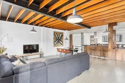 Image de Stunning Warehouse Pad Moments from the Waterfront