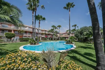 Image de Appartement de luxe de 2 chambres avec jardin, a / c, piscine, près de la plage