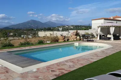 Image de Villa de luxe avec piscine chauffée, jardin avec vue mer et montagne Porticcio