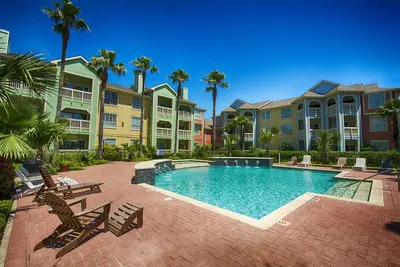 Image de Paisible, Tropical Beach Condo sur Seawall Blvd, Galveston, Tx.