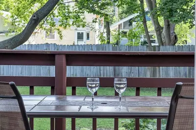 Image de Votre Meilleur Sommeil! 4 lits chics ~ 2 terrasses ~ Grill ~ Animaux Ok