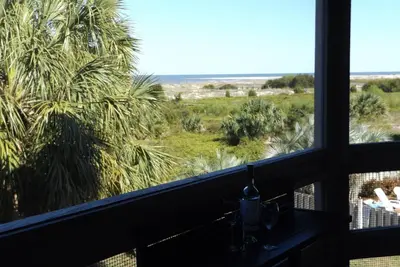 Image de Direct Oceanfront. Vues fabuleuses Câble Wi-Fi / Hd calme et vierge sur la plage Apportez fido!