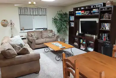 Image de The Owl Vacation -Lake Junaluska / Waynesville-Hot Tub-WiFi-Câble-Couchage pour 5-2 / 1