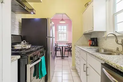 Image de Pastel Palace-whimsical, great for small families