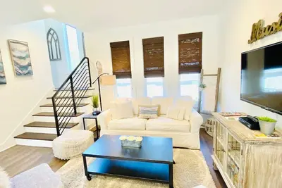 Image de 😍Private 2 🚗Garage New-3 miles à Broadway Strip Titan’s Stadium
