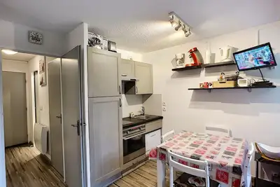 Image de Studio cabine rénové pour 4 pers avec balcon, parking et wifi, proche pistes et commerces - Les Menuires