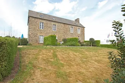 Image de Maison avec jardin clos, terrasse et équipements bébé à Brécey