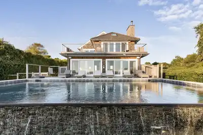 Image de Maison de luxe spectaculaire-Vue sur l'eau, couchers de soleil, magnifique piscine, accès direct de l'eau
