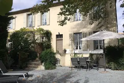 Bastide provençale  XVIIIeme dans parc arborè quartier Mazarin centre historique