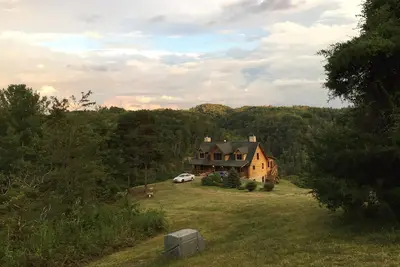 Image de Luxe, à couper le souffle Montagne \/ vue sur le fleuve et la vie privée vous attendent