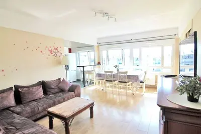Image de BedinReims2 Superbe 110m² 4chb\/2sdb +parking gratuit centre Ideal 8 pers