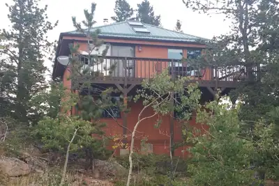 Image de Maison de montagne isolée de deux étages avec une vue magnifique et un terrain spacieux