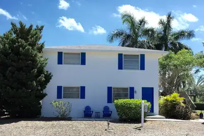 Image de Cottage plage privée sur la North End Of Lbk. 2 chambres 1 salle de bain au 2ème étage