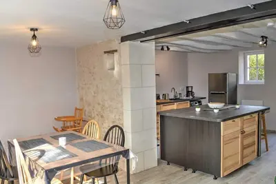 Image de Maison de plain-pied, cour et jardin privé, proche sites touristiques, idéale familles ou amis