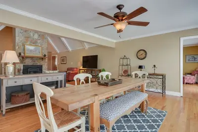 Image de Beautiful Home on Horse Farm, amenez des chevaux ou vos amis - à proximité du golf!
