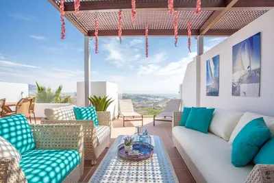 Image de Nouveau 2 Br / 2 salles de bain mitoyennes Apt Cala de Mijas donnant sur le golf, les montagnes et la mer