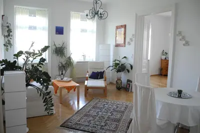 Image de Appartement Art Nouveau joliment meublé dans une maison de style wilhelminien