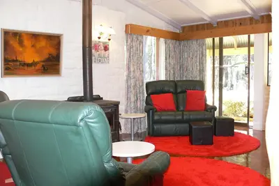 Image de Clayborne Villa, belle maison de campagne en briques de boue
