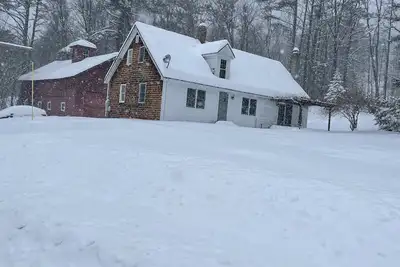 Image de Le Brook Cottage à Bethel, Maine. <br>Une retraite en famille!