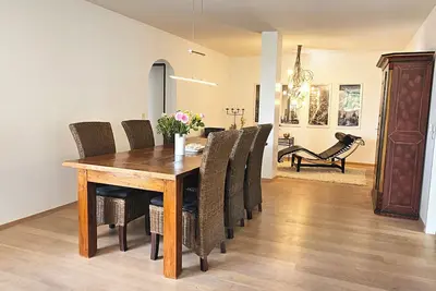 Image de 166 m² havre de bienêtre calme et ensoleillée avec terrasse et vue sur la vallée