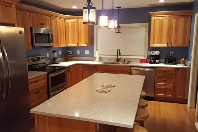 Image de Récemment rénové en 2017\/2018! Grand terrain de 2 acres. Beaucoup de stationnement! A Ac!