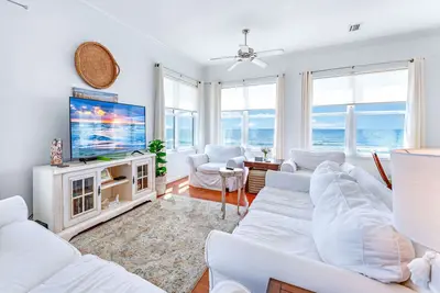 Image de Maison en bord de mer! 13 personnes! Maintenant accepté les animaux! Janvier 2020 mois disponible