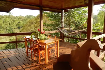 Image de Maison de montagne de forêt tropicale humide près du volcan Arenal. Privé et sûr.