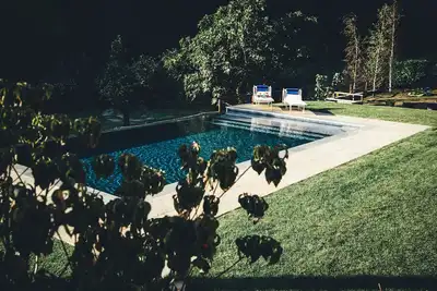Image de Piscine privée récemment rénovée avec grange et rivière à truite, à 5 minutes de Barga