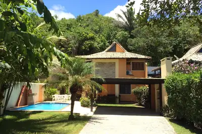 Image de Maison avec 4 suites avec piscine en bord de mer Ă Porto Seguro