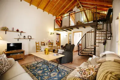 Image de Belle maison traditionnelle dans un environnement rural
