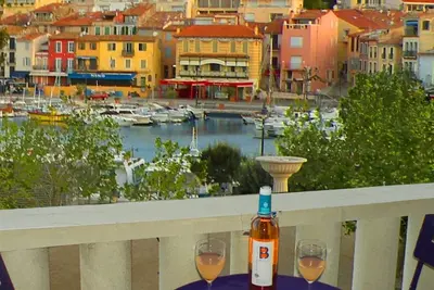 Image de Cassis Port et Plage - Situation et vue exceptionnelles - 4\/6 pers.