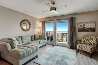 Image de Solde d'été! Condo de luxe en bord de mer Sailmaker avec avantages Country Club!