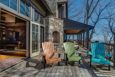Image de Vue des faucons; moins de 15 minutes de Tiec, maison luxueusement aménagée, beaucoup plus!