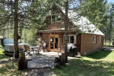 Image de Cabine de l'oncle Tom, 5 lits, à 30 miles de Yellowstone,