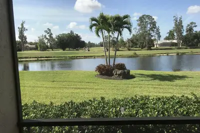 Image de Terrain de golf Veiw surplombant le lac