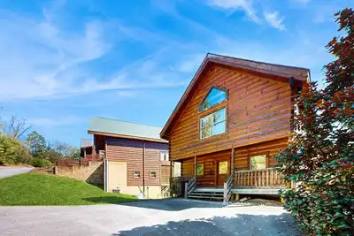 Image de Nouvelle Liste! Cabine avec vue sur la montagne avec bain à remous, table de billard et terrasse à 2 niveaux