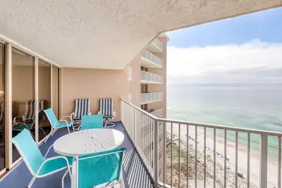 Image de Condo dans le golfe avec vue, 3 piscines, tennis et 1 500 pieds de plage en bord de mer