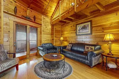 Unique cabine avec vue sur la montagne w / bain à remous privé, pont et air hockey