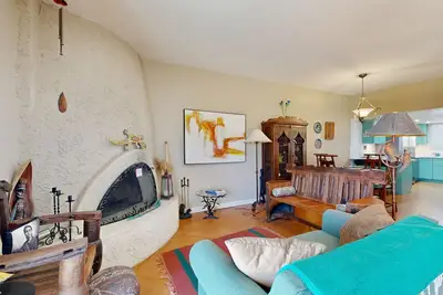 Image de Maison acceptant les chiens avec piscine partagée, espace extérieur - à proximité du golf, de la randonnée!