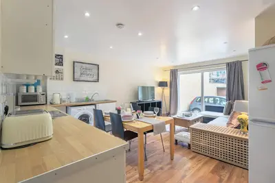 Image de Stylish 4 Bedroom Property in East London