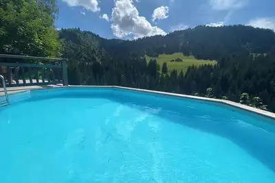 Image de Grand Chalet Authentique avec Piscine. Animaux de compagnie acceptes!