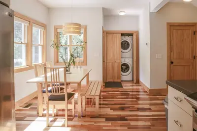 Image de Epic Mountain Views, 6. 5 miles du centre-ville, grande cour, Immaculate Newer Home,