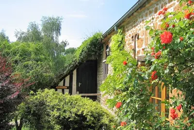 Image de Cottage avec piscine commune, bain à remous, pêche, tennis, télévision britannique et Wi-Fi