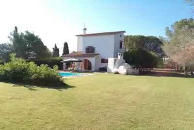 Image de Villa Pepa S'abuleu, villa individuelle avec jardin et piscine.