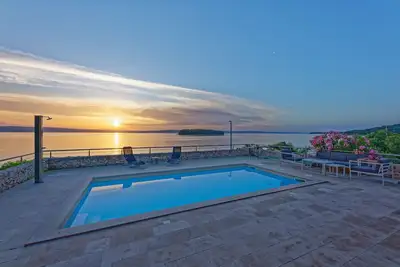 Image de Villa pour 6 personnes, face à la mer, piscine, grande terrasse