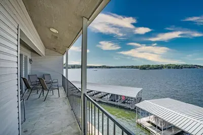 Image de Beau lac de luxe! Propre / mis à jour! ! Vues dégagées! !